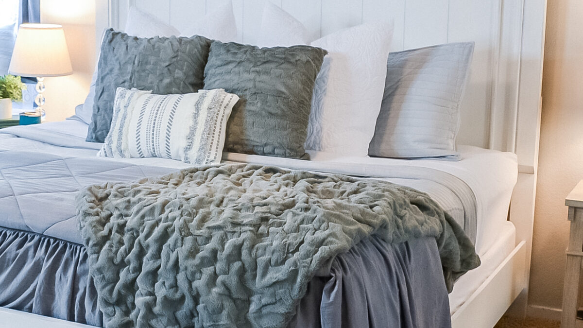 9 Simple Tips to Help You Create the Most Cozy & Fluffy Bed